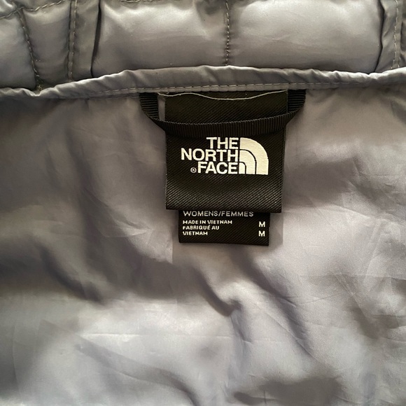 The North Face Gray Thermo ball quilted parka - women’s medium - Picture 5 of 5